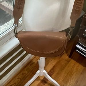 Leather NEW AMSTERDAM HERITAGE women's crossbody leather bag in cognac. NWT